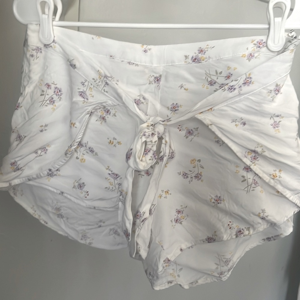 White floral shorts size L